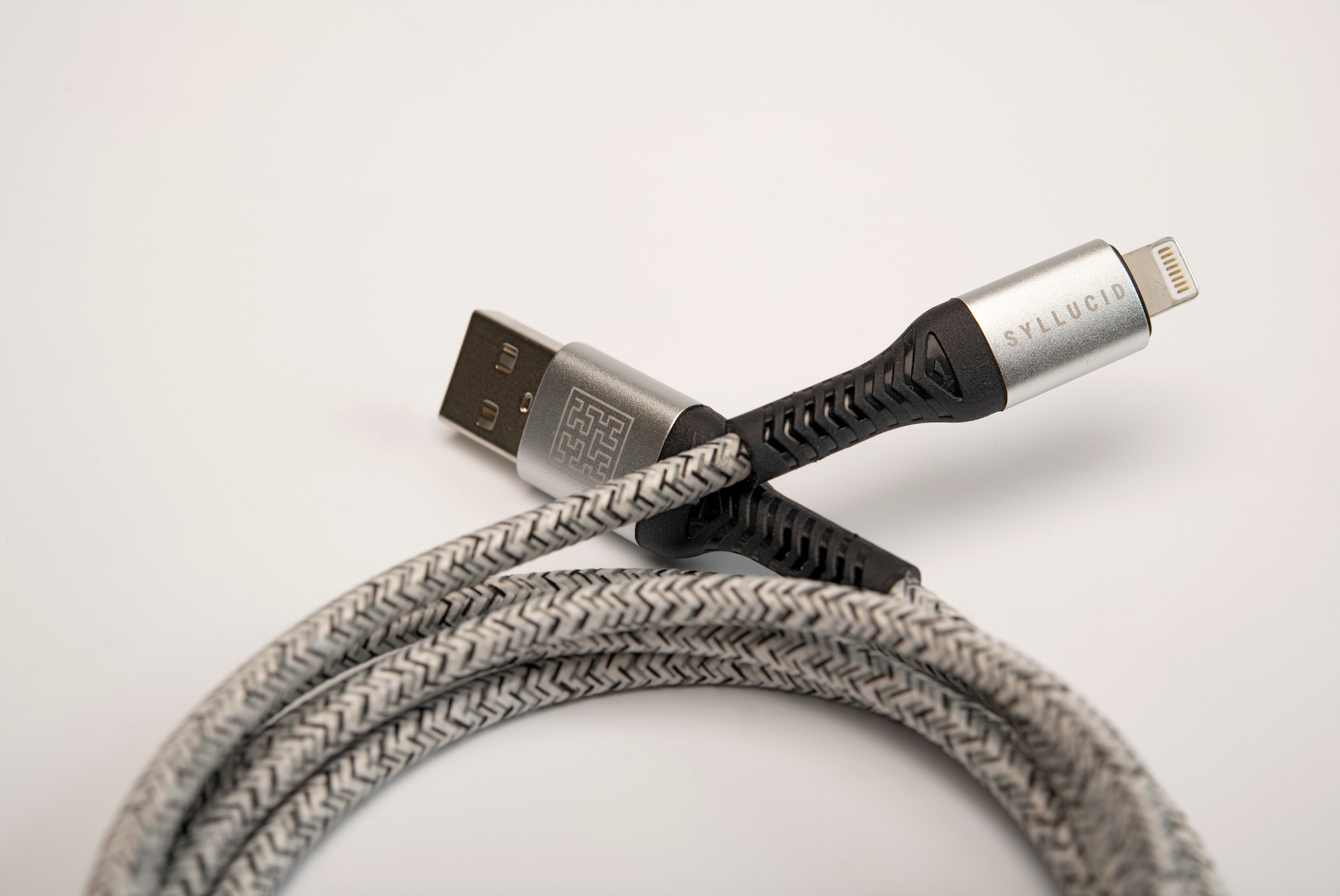 The Lifespan of Different Charging Cables: USB-C, Lightning, and Micro-USB  - GadgetMates